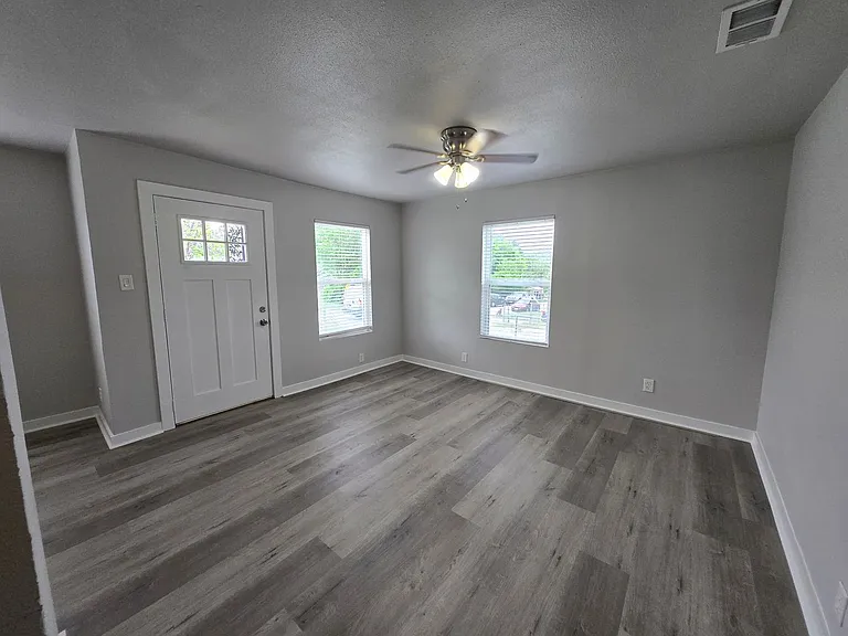 501A Parkdale Ave — Photo 6