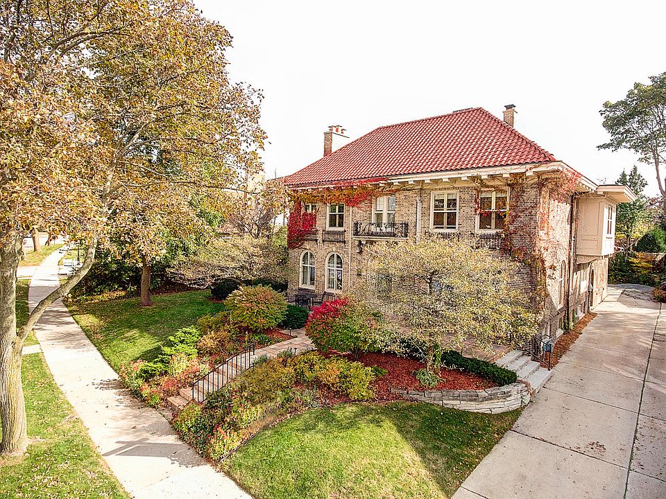 2nd image of 2805 E Menlo Blvd
