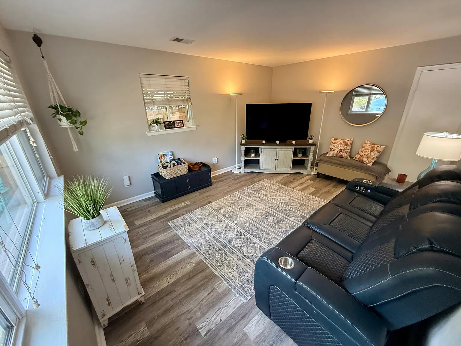 2 bed, 885 sqft, $2,500 — Photo 2