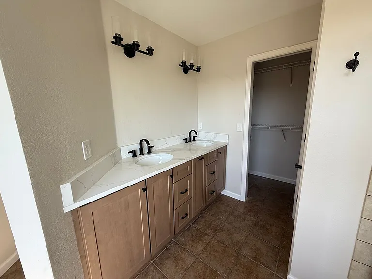818 Spyglass Cir — Photo 15