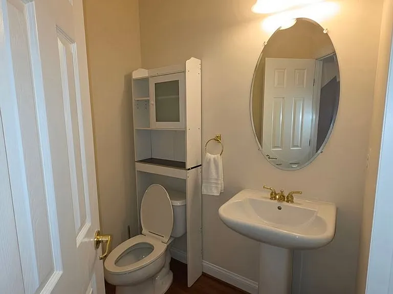 404 Tailor St — Photo 16
