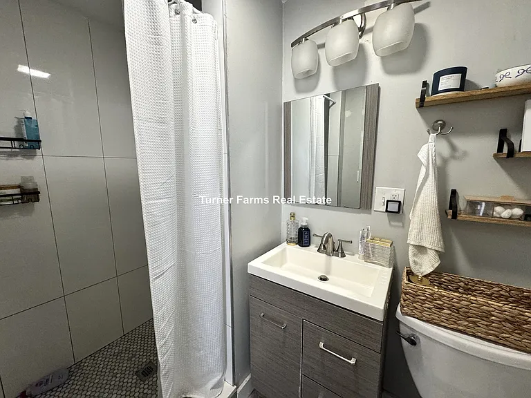 94 E Cottage St #3R — Photo 12