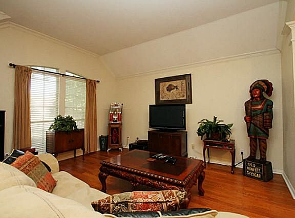 2nd image of 109 Crystal Ct