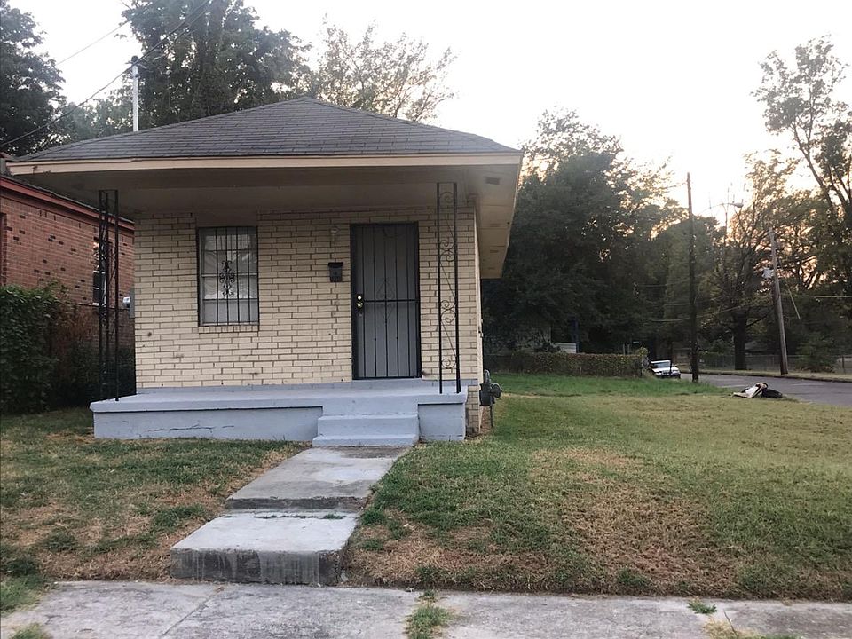 1st image of 1045 Woodlawn St