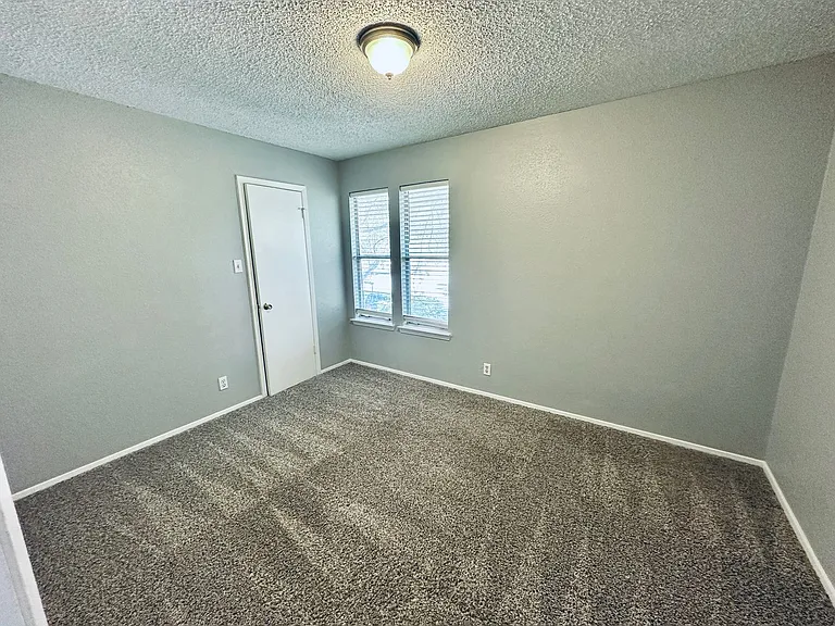 1318 Southport Dr — Photo 17