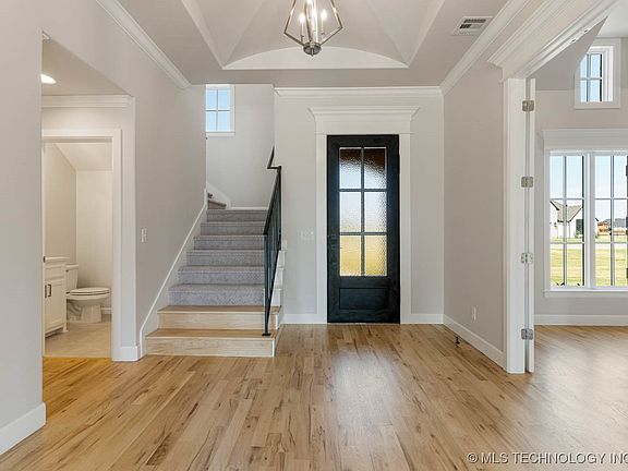 3rd image of 2484 Cross Creek Dr