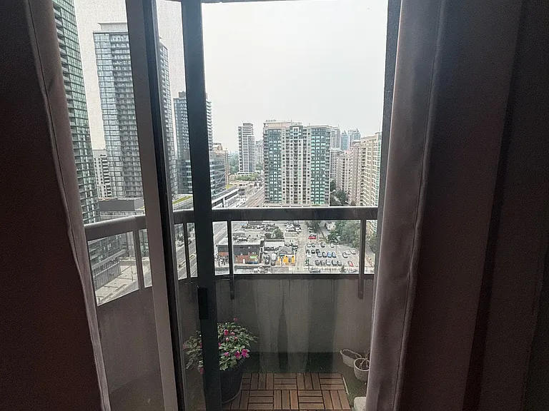 33 Empress Ave #1501 — Photo 17