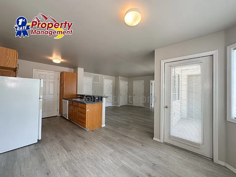 5843 W Clearview Ln #202 — Photo 8