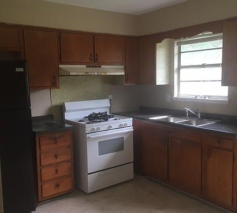 5th image of 115 Linda Cir