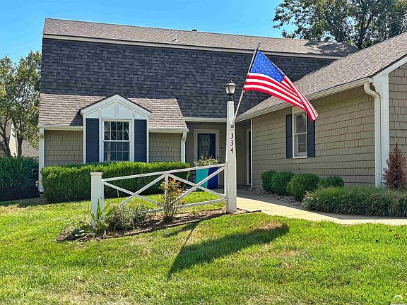 3rd image of 334 Woodlawn Cir