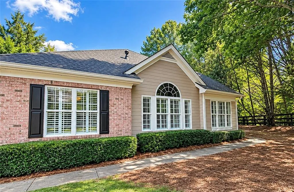 3 bed, 2.0 bath, 1854 sqft, $3,350 — Photo 1
