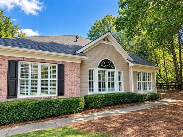 2100 Village Ln, Roswell, GA 30075