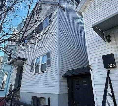 2nd image of 105 Lexington St