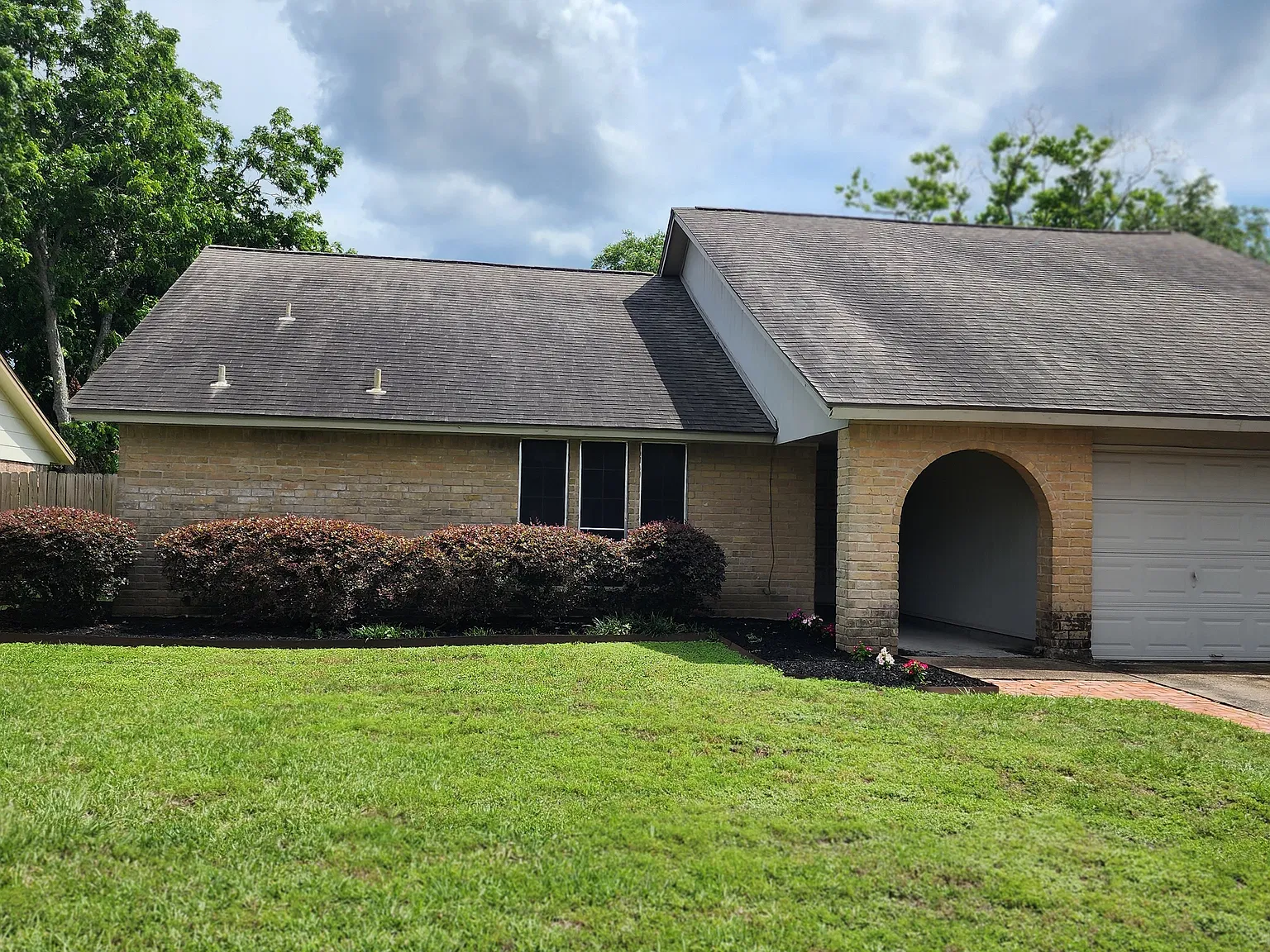 4 bed, 1914 sqft, $1,950 — Photo 2