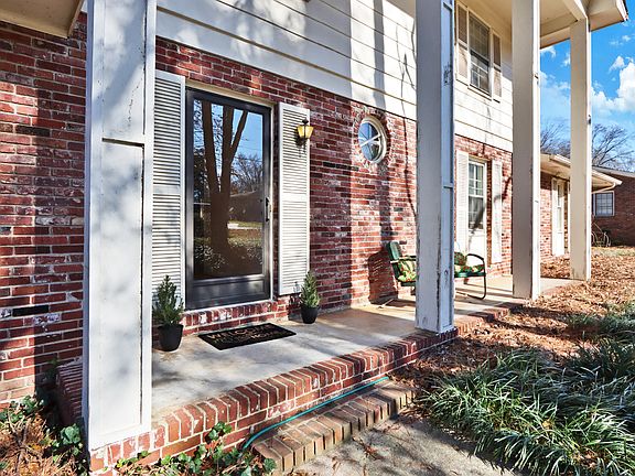 3rd image of 2355 Carrington Way SE