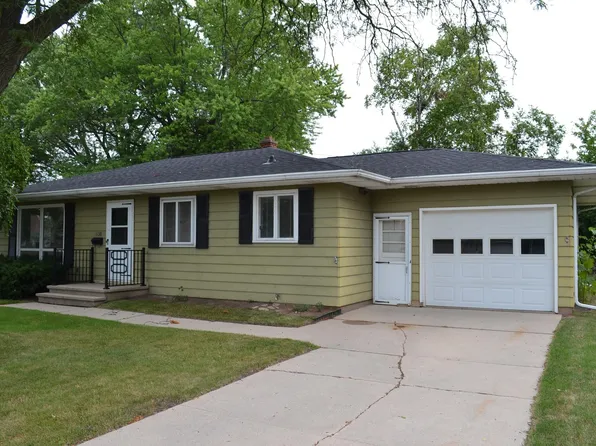 1138 Higgins Ave, Neenah, WI 54956