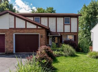 38 Akron Rd, Ephrata, PA 17522