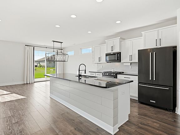 5th image of 10318 Garnet Way