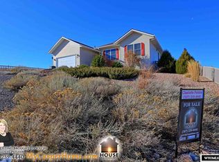 715 Sunset Rd, Glenrock, WY 82637