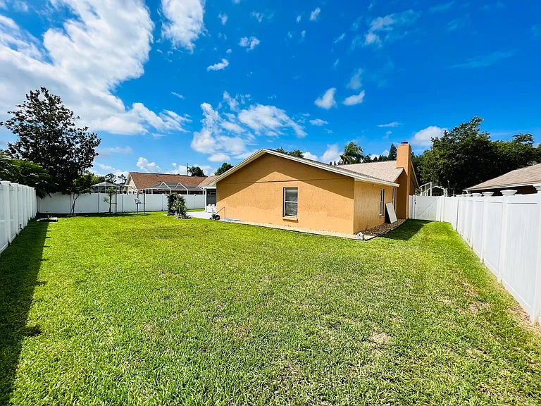 3909 Yellow Finch Ln — Photo 22