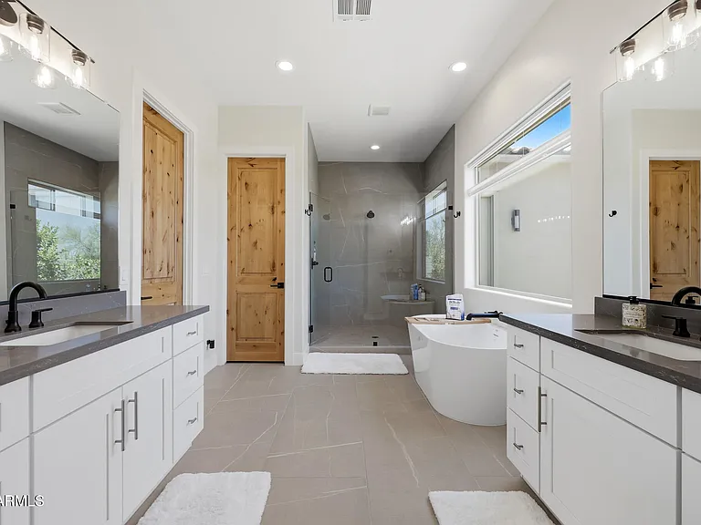 6896 E Lomas Verdes Dr — Photo 23