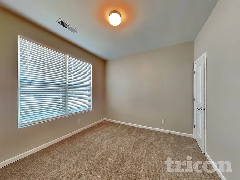 165 Daisy Cir — Photo 10