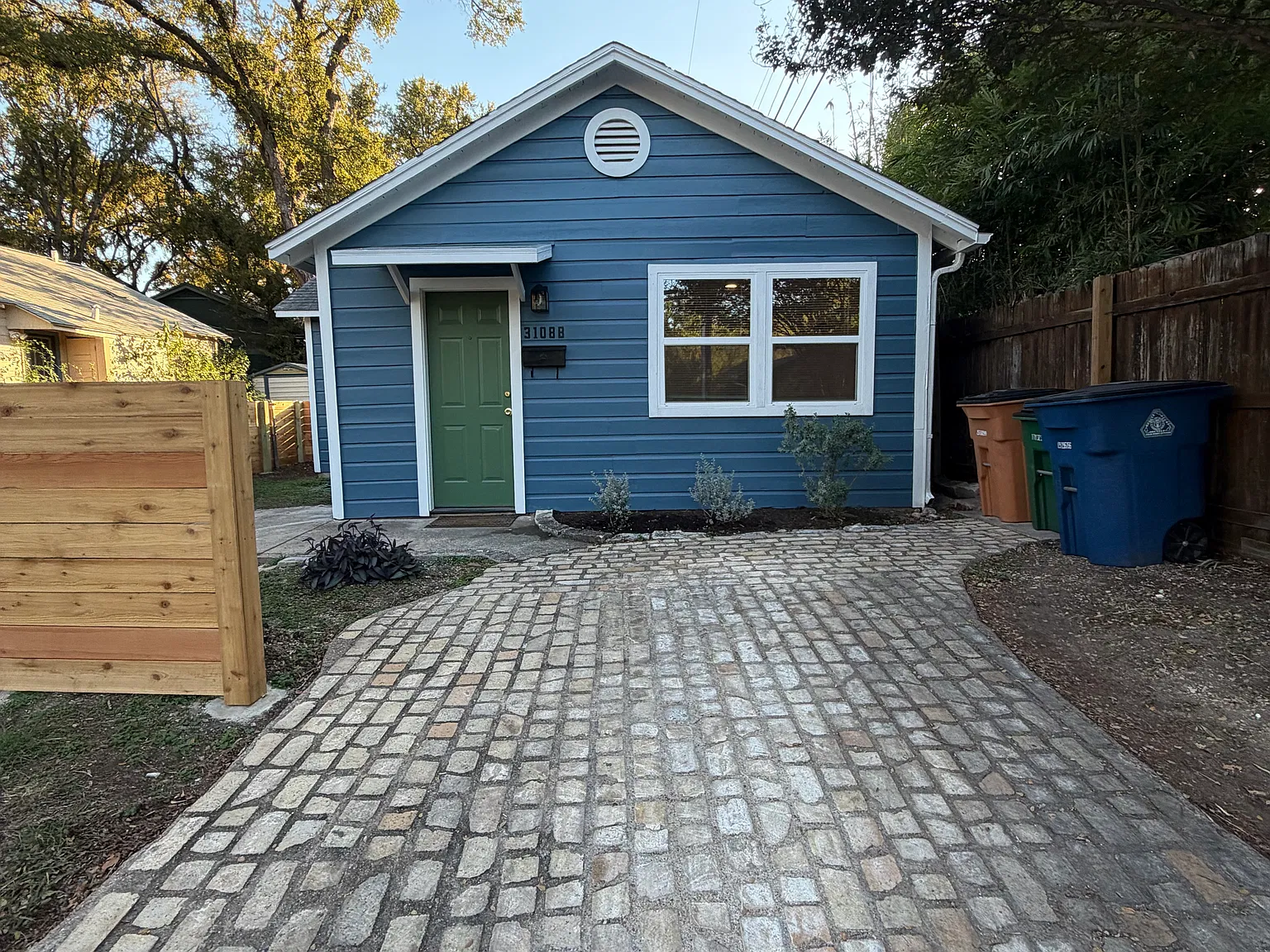 Studio, 450 sqft, $1,350 — Photo 2
