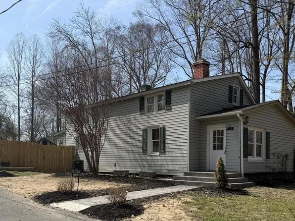 94 Woodstock Ln, Stafford, VA 22554