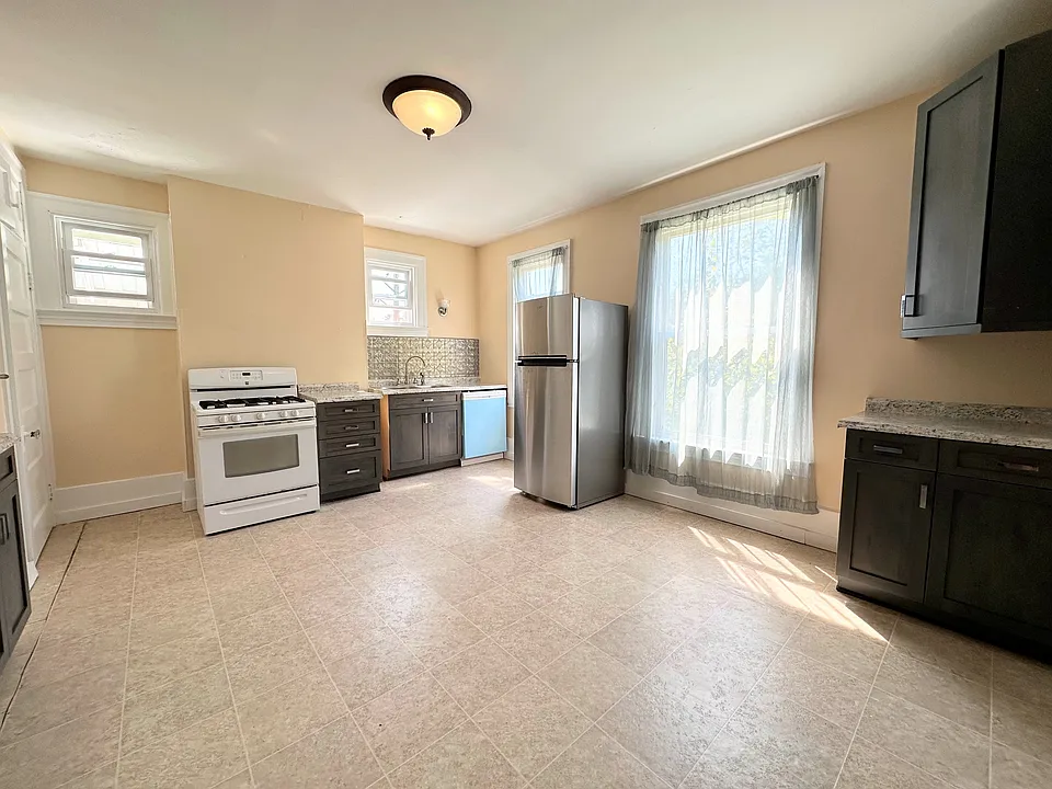 833 S Trenton Ave