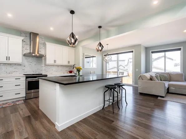 1450 Darby Grn SW, Edmonton, AB T6W 4N5