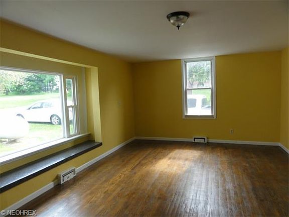 5th image of 13179 Portage St