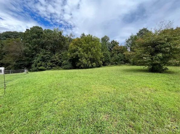 1370 Rainbow Dr, Kannapolis, NC 28081