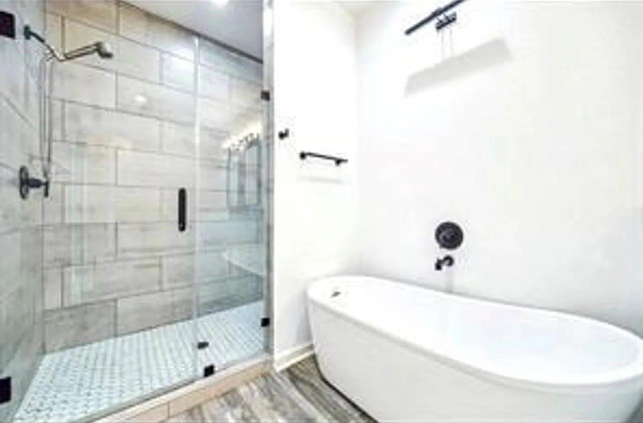 3 bed, 2.0 bath, 2380 sqft, $1,685 — Photo 3