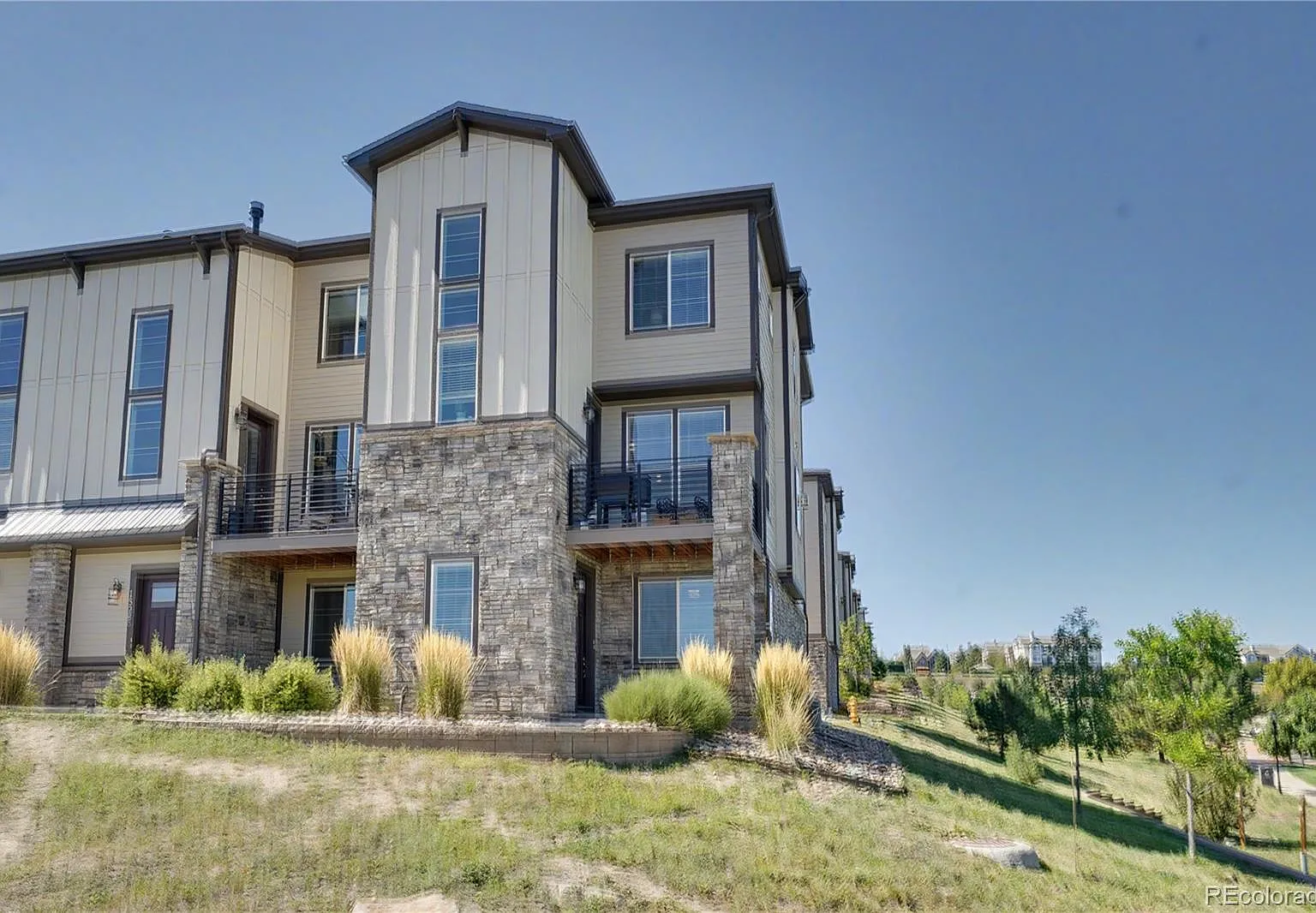 3 bed, 2.5 bath, 1931 sqft, $2,900 — Photo 1