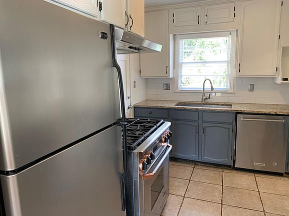4th image of 2200 W 73rd St