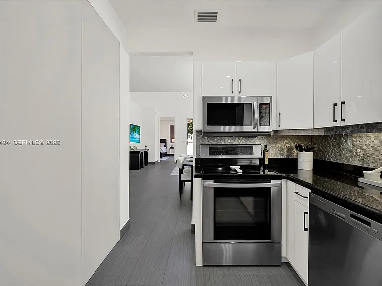 1251 Hayes St — Photo 13