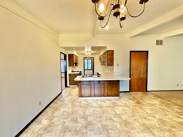 2346 Woodlawn Ct NE — Photo 4