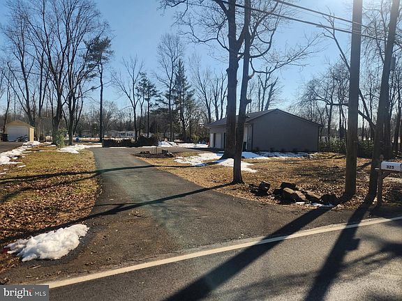 4th image of 325 N Shady Retreat Rd