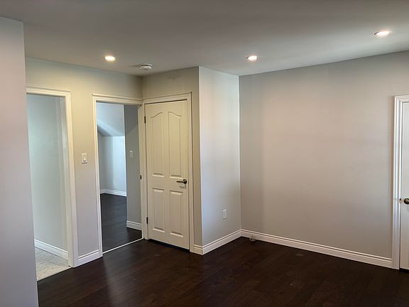 5th image of 249 Mellanby Ave