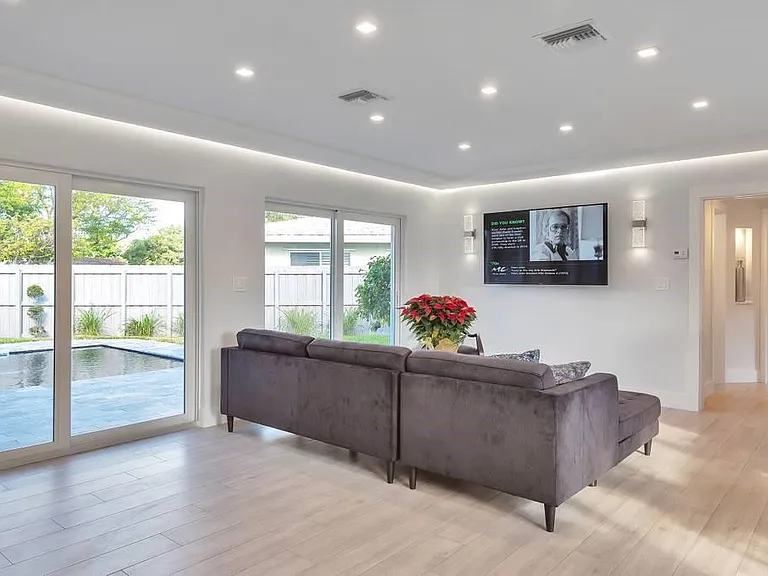 2417 Bayview Dr — Photo 5