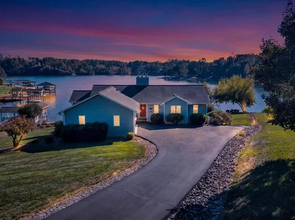 95 Royal Ct, Wirtz, VA 24184