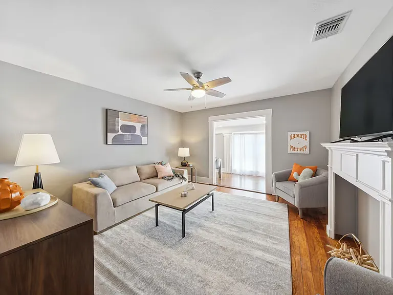 825 W Agarita Ave — Photo 18