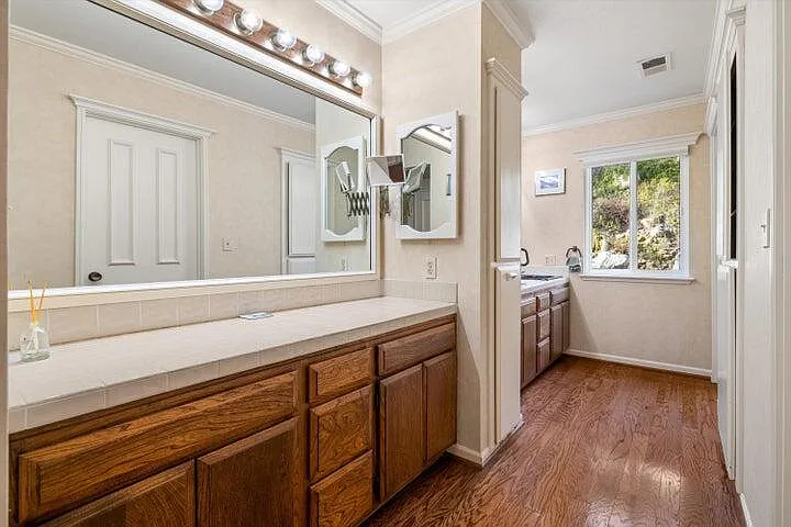 922 Roble Ln — Photo 15