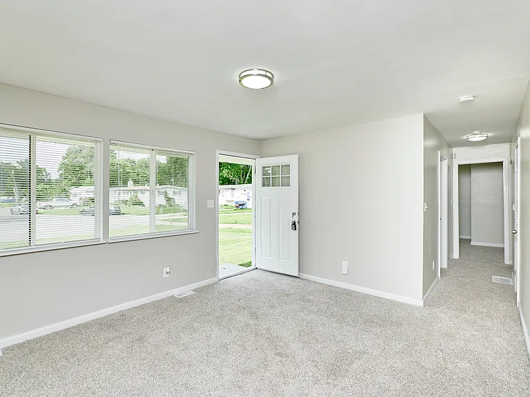 1915 Curtis Ct — Photo 6