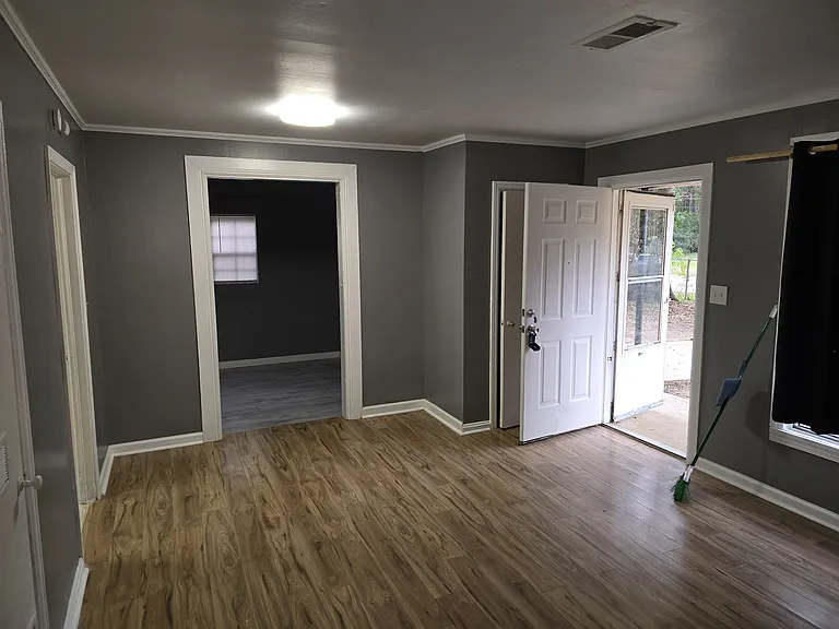 203 Grovewood Dr — Photo 13