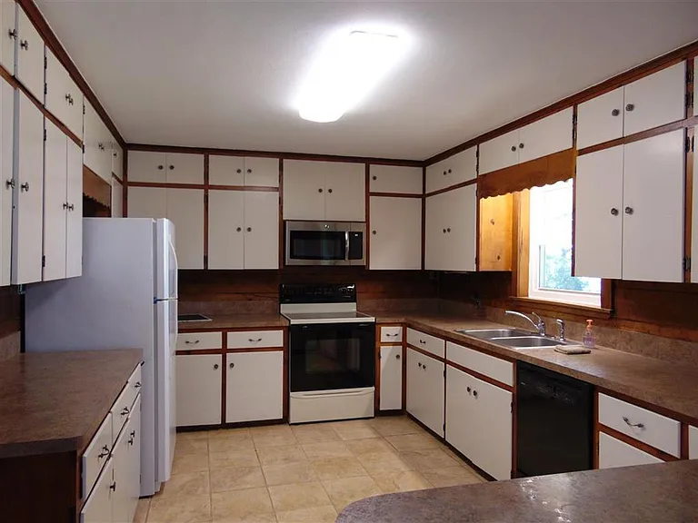 504 N Chaparral — Photo 4
