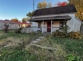 206 E Columbus St, Staunton, IN 47881