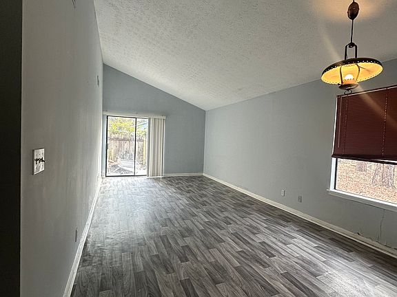 3rd image of 8589 Parkside Dr