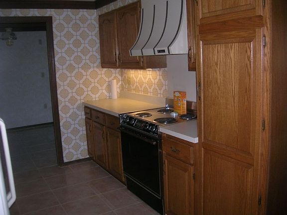 4th image of 542 108th Ave N