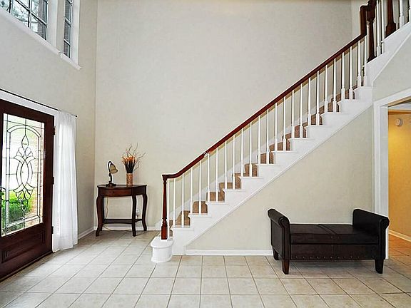 2nd image of 1615 Garden Terrace Dr